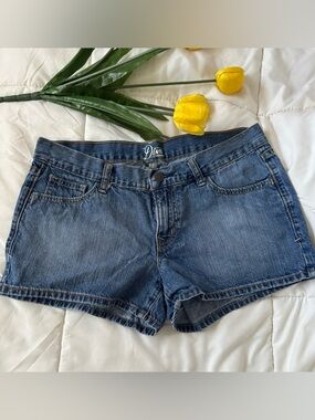 𐙚 Old Navy “The Diva” Denim Jean Shorts